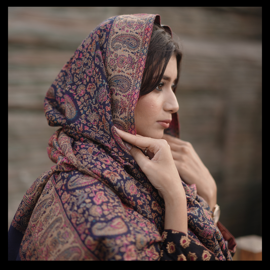 Luxury Handwoven Pashmina Shawl for Women hands