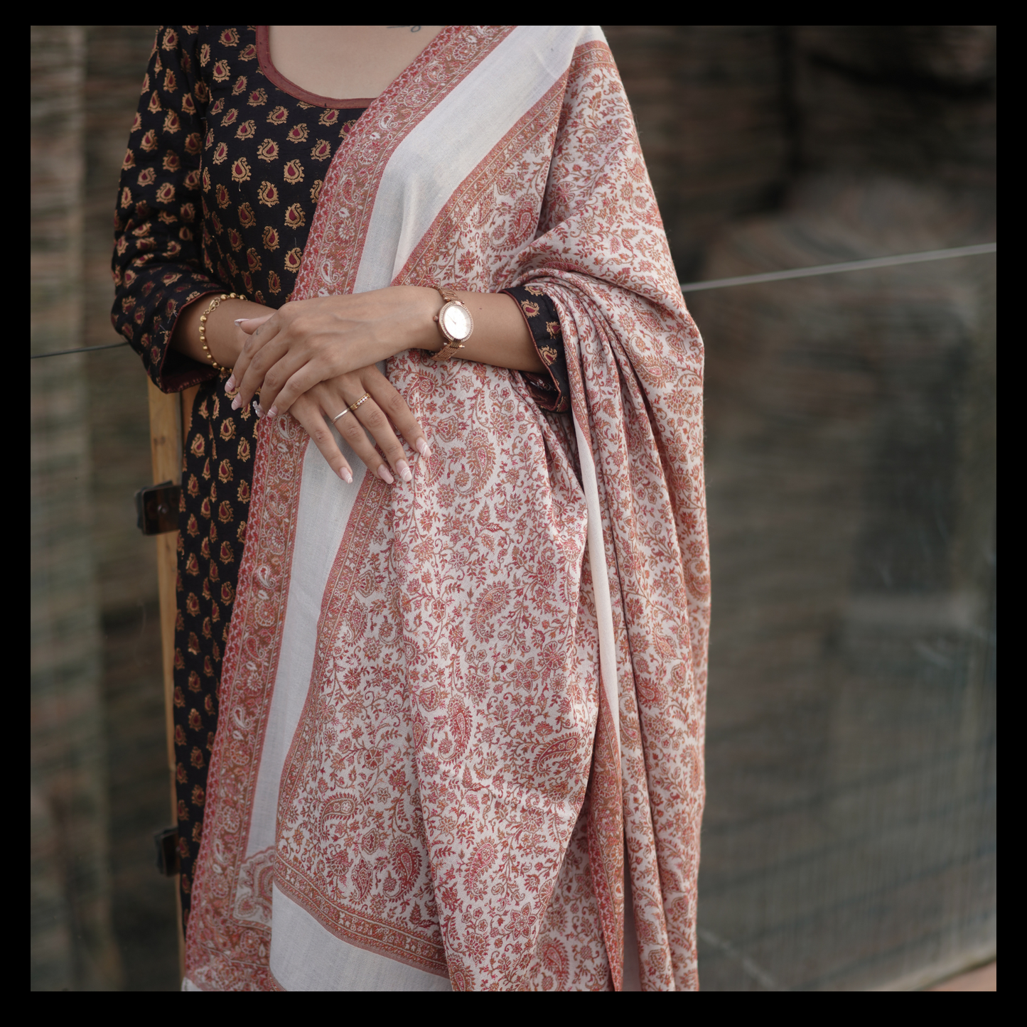 YASHOMA SHAWLS | Handwoven Women's Pashmina Shawl – Timeless Luxury