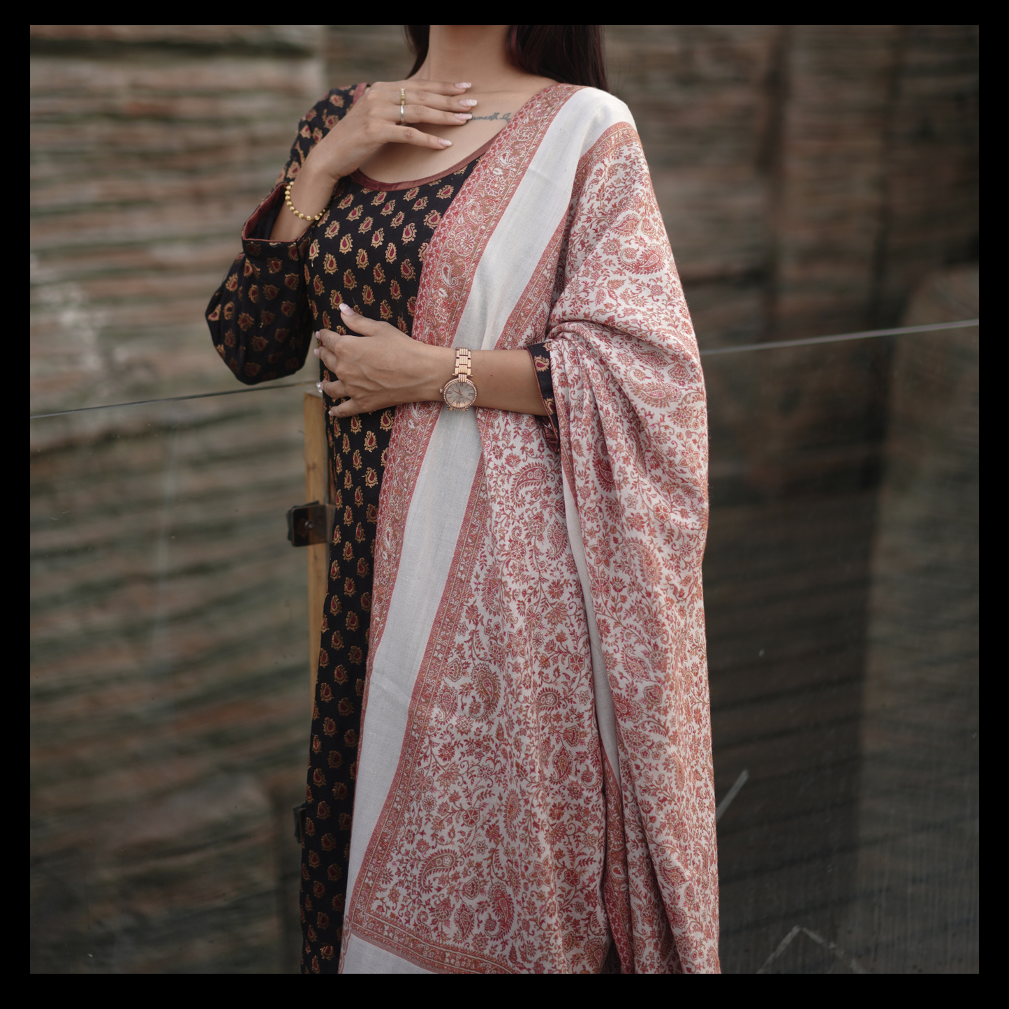 YASHOMA SHAWLS | Handwoven Women's Pashmina Shawl – Timeless Luxury