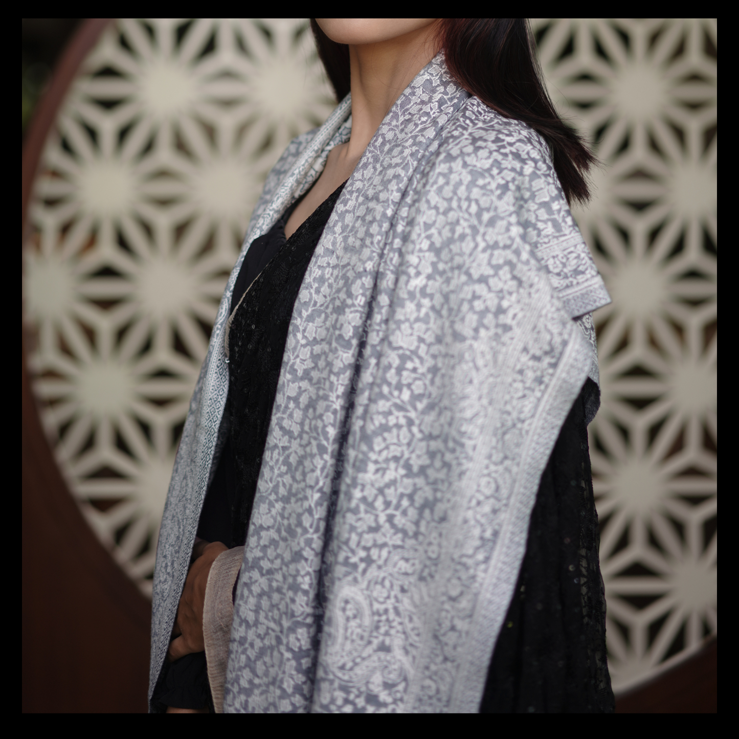 YASHOMA SHAWLS | Elegant Handwoven Pashmina Shawl for Women